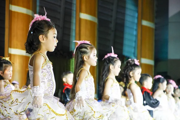 PATTAYA, THAILAND - FEBRUARY 25, 2018: Teater anak-anak. Littl — Stok Foto