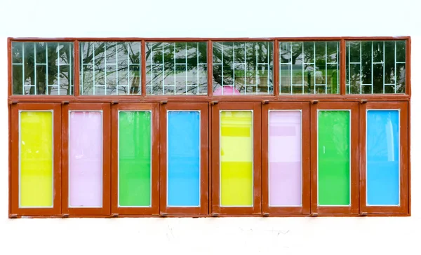 En del av huset med flerfärgade windows — Stockfoto