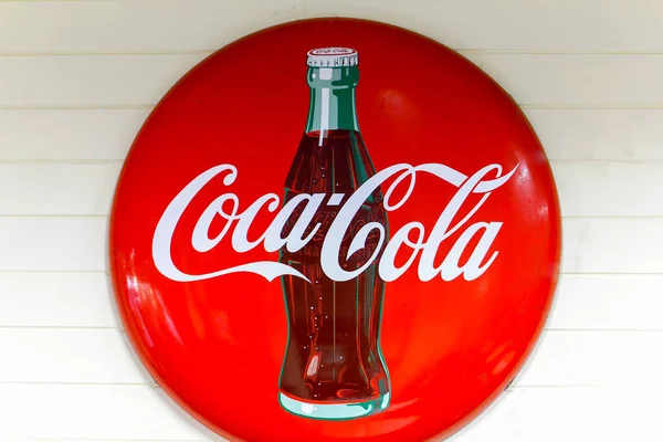ระยอง ประเทศไทย : 13 เมษายน 2018 หมวกโลหะ Pepsi-Cola วินเทจ — ภาพถ่ายสต็อก