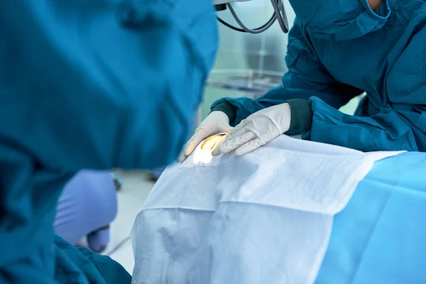 Surgeon and nurse preparing patient — Stock Photo, Image