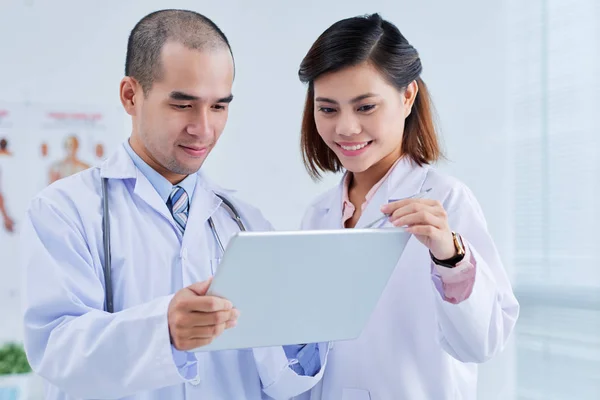 Medical workers reading information — Stock Photo, Image