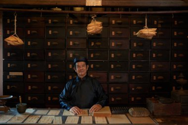 eski otlar mağaza adam