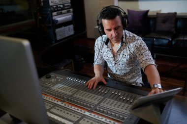 Studio yeni yolda çalışma musicmaker