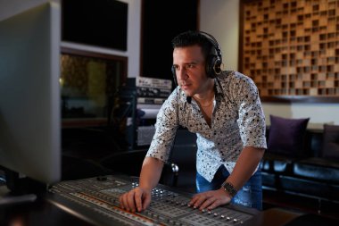 Studio yeni yolda çalışma musicmaker
