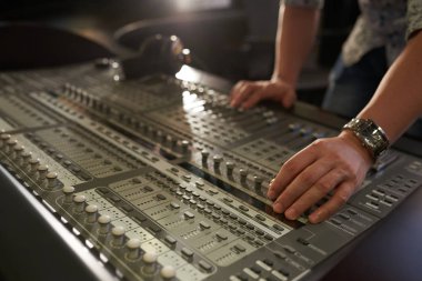 konsol karıştırma üzerinde çalışma musicmaker