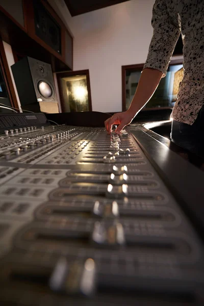 Compositor con creación de nueva pista de música —  Fotos de Stock