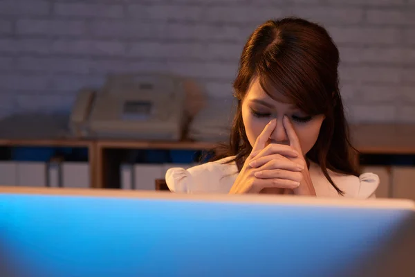 Dame van de zakelijke problemen op het werk — Stockfoto