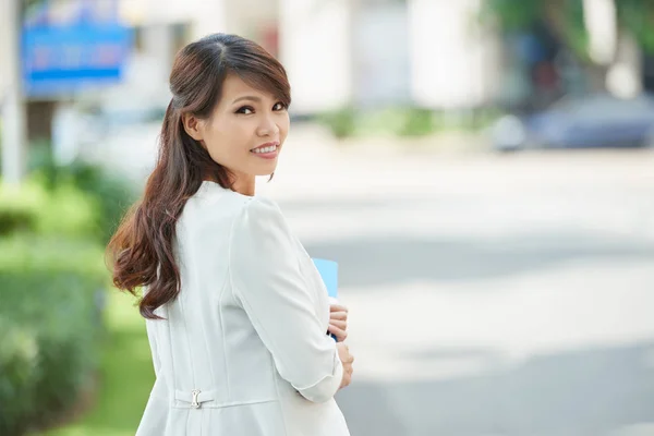 Businesswoman walking in street — Stock Photo, Image