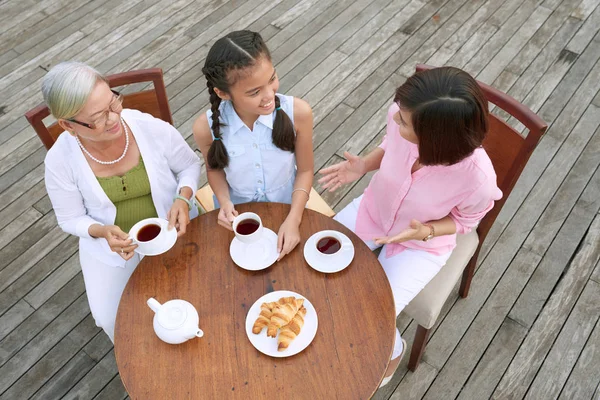 Three generations of family having tea — Stock Photo, Image