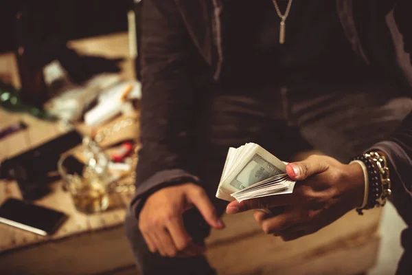 Gangster contando dinero — Foto de Stock