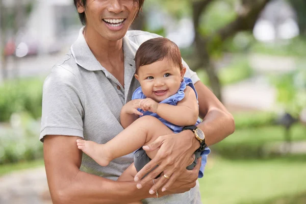 Baba ve neşeli çocuk — Stok fotoğraf