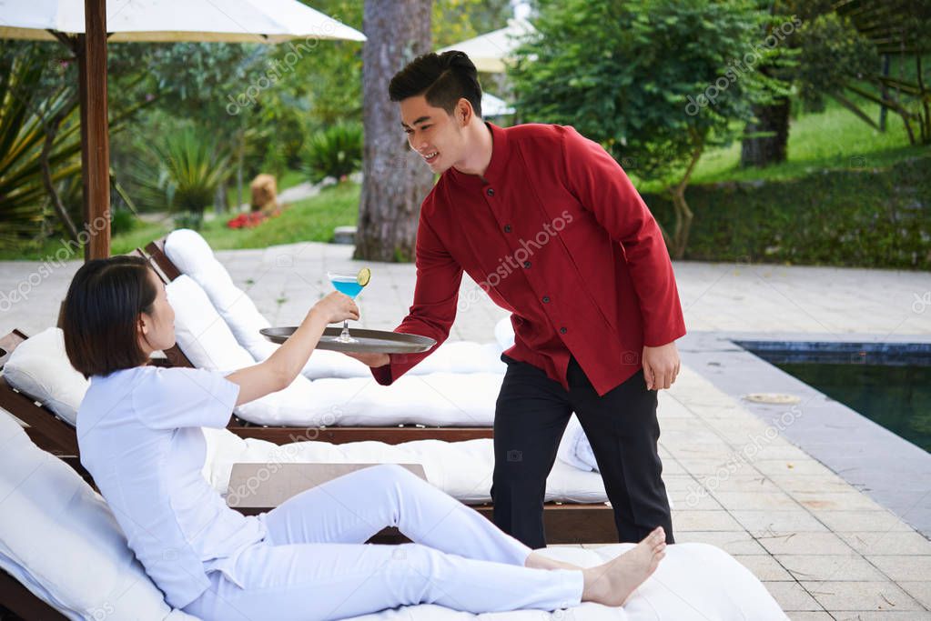 Waiter bringing cocktail