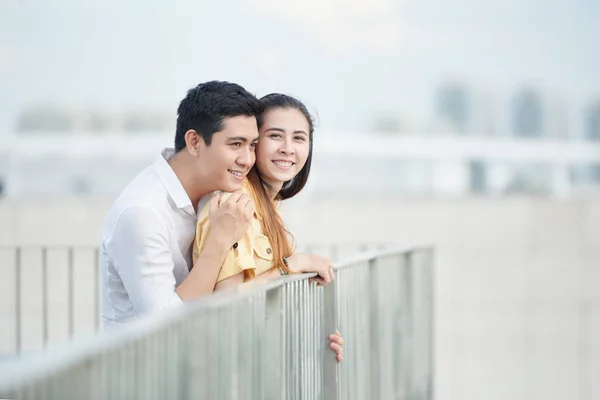 Man hugging girlfriend from behind — Stock Photo, Image