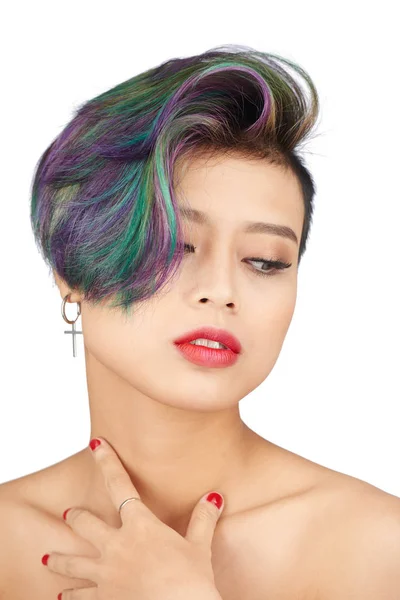 Mujer vietnamita con el pelo del arco iris — Foto de Stock