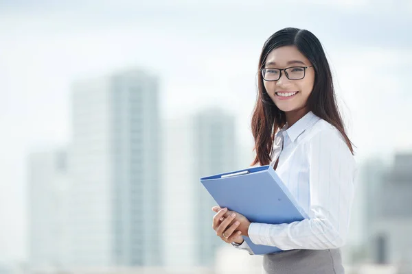 Vietnamees business lady glimlachen — Stockfoto