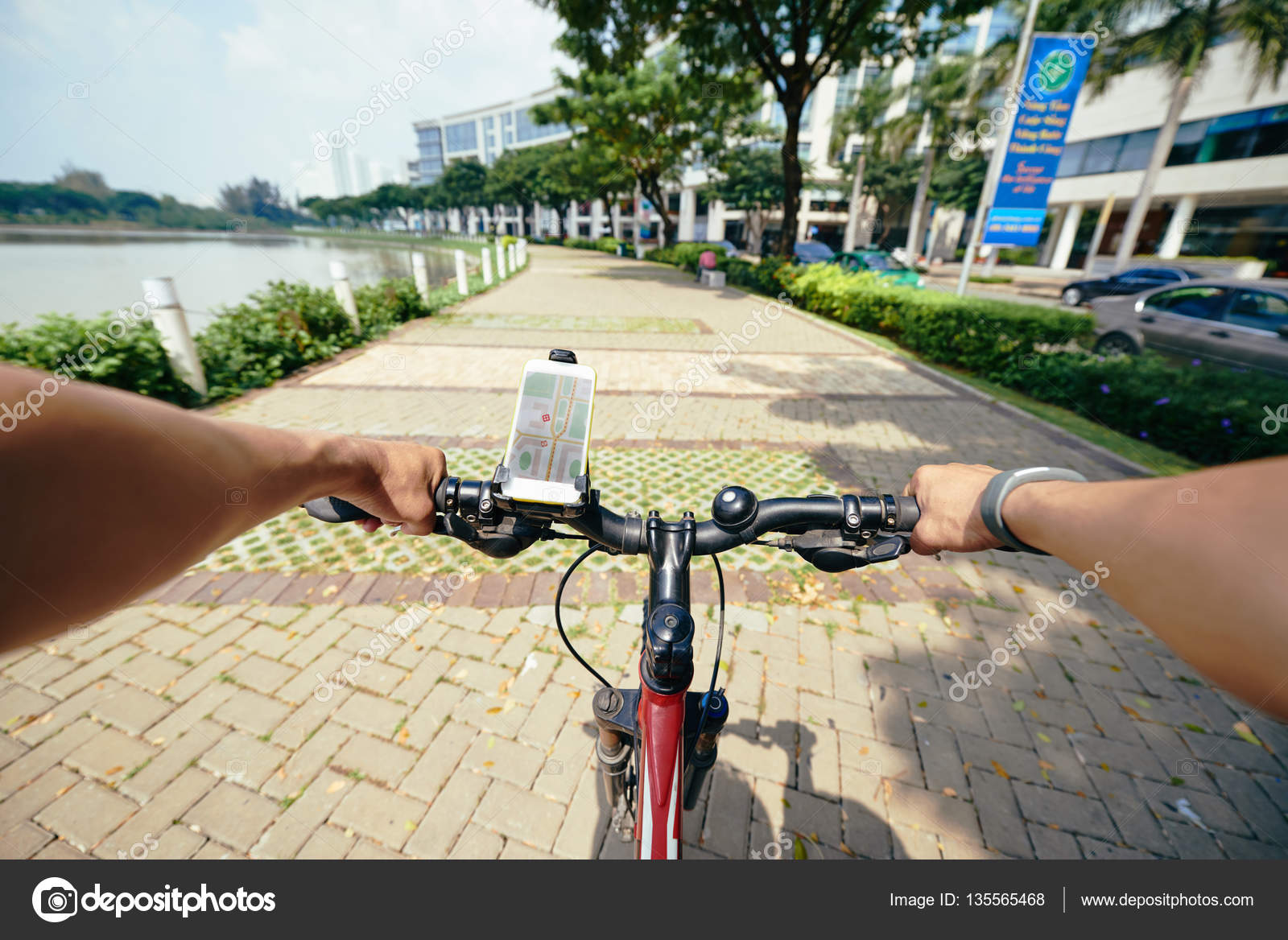 Вело 1 приложение. Девушка на велосипеде. Велосипед для двоих. Много велосипедистов. Велотрасса дмитров яхрома.