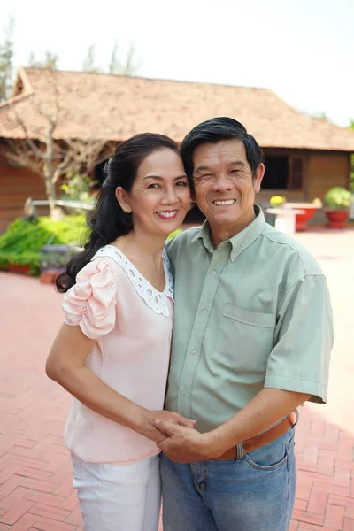 Hugging senior couple — Stock Photo, Image