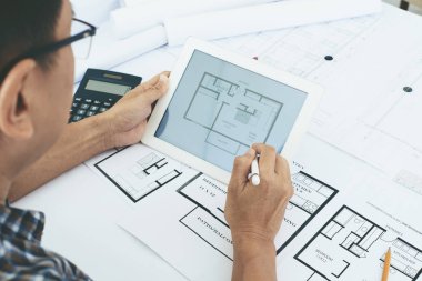 Tablet bilgisayar ile çalışma mimar