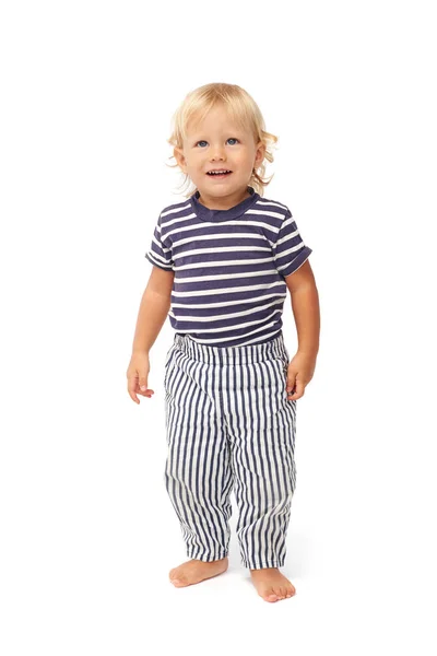 Gelukkig jongetje in pyjama — Stockfoto