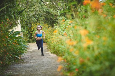 kadın adımları koşu