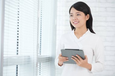 iş kadını ile dijital tablet