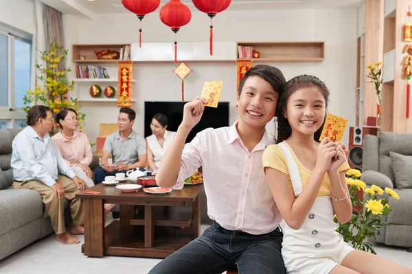 Brother and sister showing lucky money — Stock Photo, Image