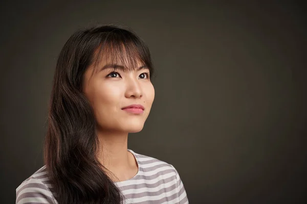 Girl looking upwards on grey background — Stock Photo, Image