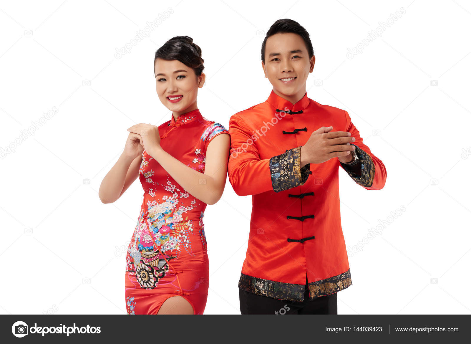 Hombre y mujer en trajes chinos tradicionales Foto de stock 144039423 DragonImages