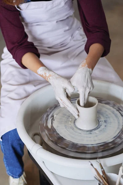 Escultor Creando Pedazo Rueda Cerámica — Foto de Stock