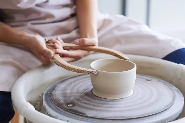 Master Meten Pot Met Houten Aardewerk Remklauwen — Stockfoto