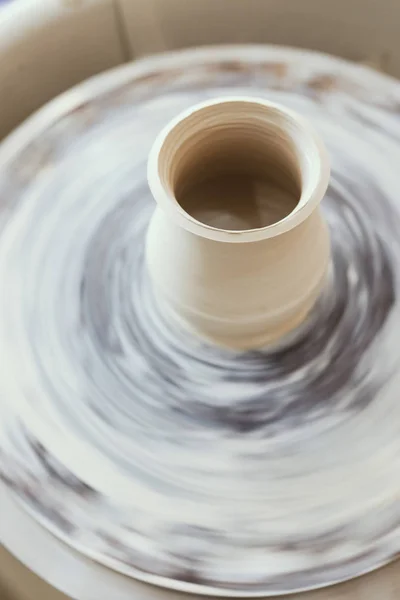 Vaso Barro Branco Inacabado Roda Cerâmica — Fotografia de Stock
