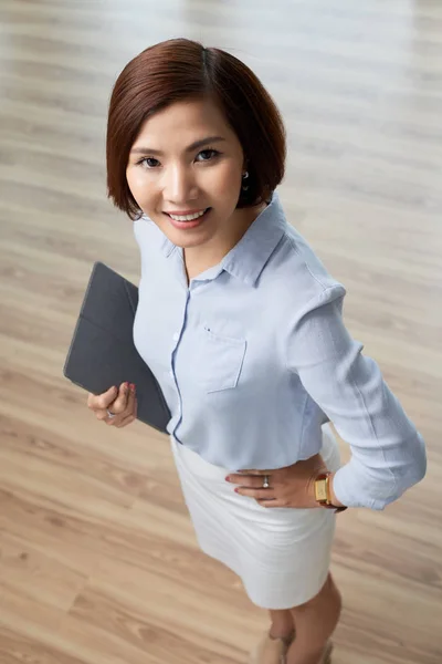 Retrato Joven Dama Negocios Sonriente Confiada —  Fotos de Stock