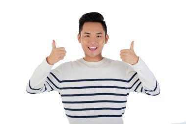 İki başparmak-up gösterilen mutlu Vietnamlı stüdyo çekim