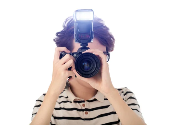 Immagine Ravvicinata Del Fotografo Con Moderna Fotocamera Digitale — Foto Stock