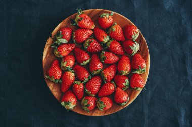 Büyük tabak çilek, en baştan görüntülemek