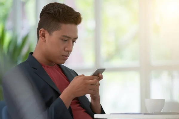 Portrait Modern Young Man Using Smartphone Cafe Typing Text Messages — Stock Photo, Image