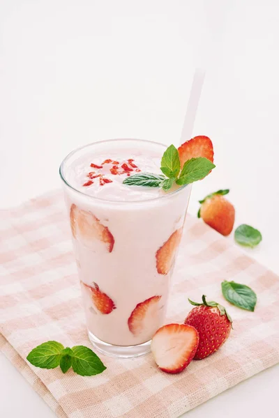 Glass Delicious Strawberry Smoothie Mint Leaves — Stock Photo, Image