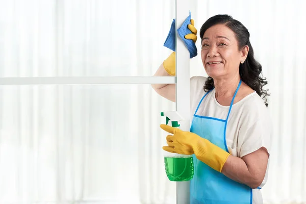 Smiling Vietnamese Aged Cleaning Lady Wiping Window — Stock Photo, Image