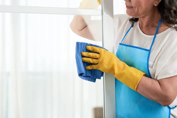 Cropped Image Woman Cleaning Window Rag — Stock Photo, Image