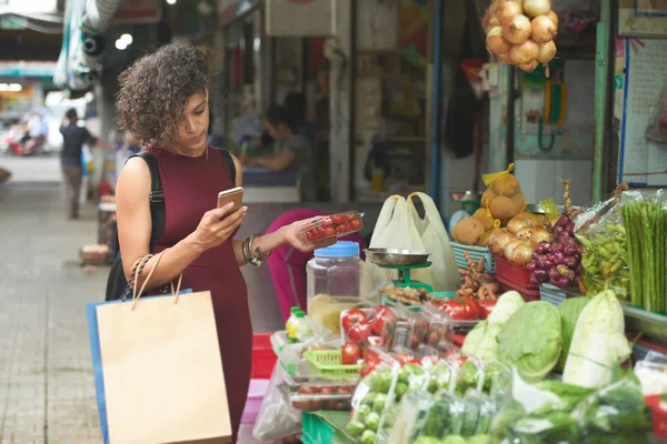 Pensive Woman Reading Something Smartphone Screen Shopping Vegetables — Stock Photo, Image