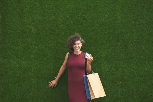 Lovely Smiling Woman Standing Green Grass Background — Stock Photo, Image