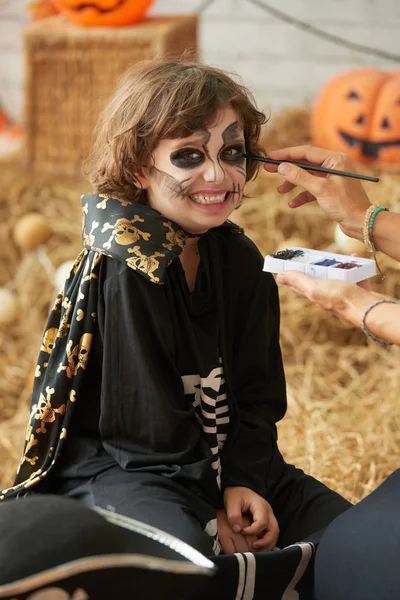 Garçon Joyeux Ayant Maquillage Effrayant Pour Fête Halloween — Photo