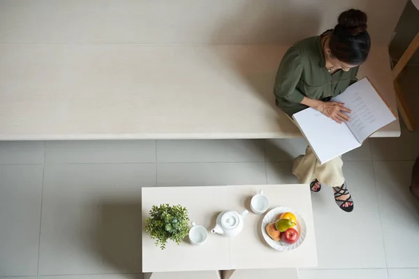 Top View Woman Sitting Sofa Home Reading Book — стоковое фото