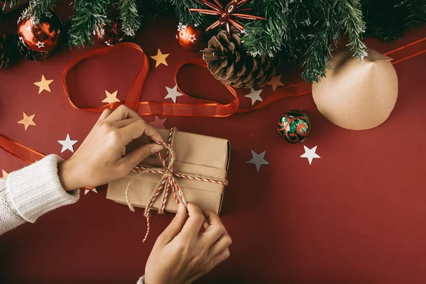Hands Woman Wrapping Christmas Present — Stock Photo, Image