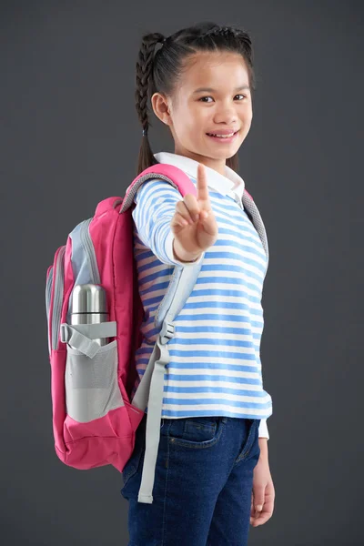 Porträt Eines Lächelnden Asiatischen Schulmädchens Mit Zeigefinger — Stockfoto