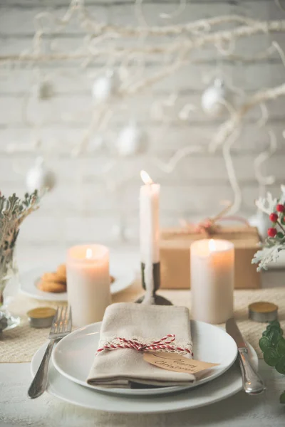 Ajuste Mesa Navidad Velas Platos Decoraciones — Foto de Stock