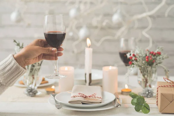 Mulher Brinde Para Ano Novo Mesa Jantar — Fotografia de Stock