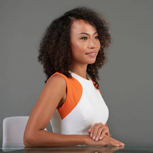 Bastante Asiático Negocio Señora Sentado Mesa — Foto de Stock