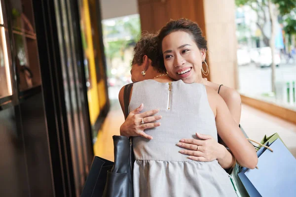 Smiling Vietnamese Woman Happy Meet Her Friend — Stock Photo, Image