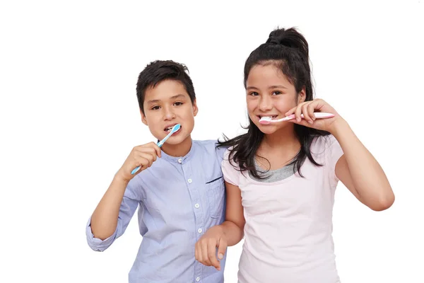 Brother Sister Brushing Teeth Together Isolated White — Stock Photo, Image